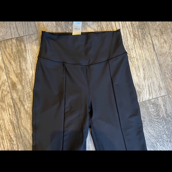 Abercrombie & Fitch Your Personal Best YPB Flare Leggings Pant Black Large Short - Picture 14 of 16